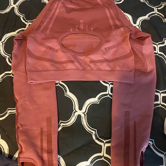 Gymshark top - Picture 2 of 3